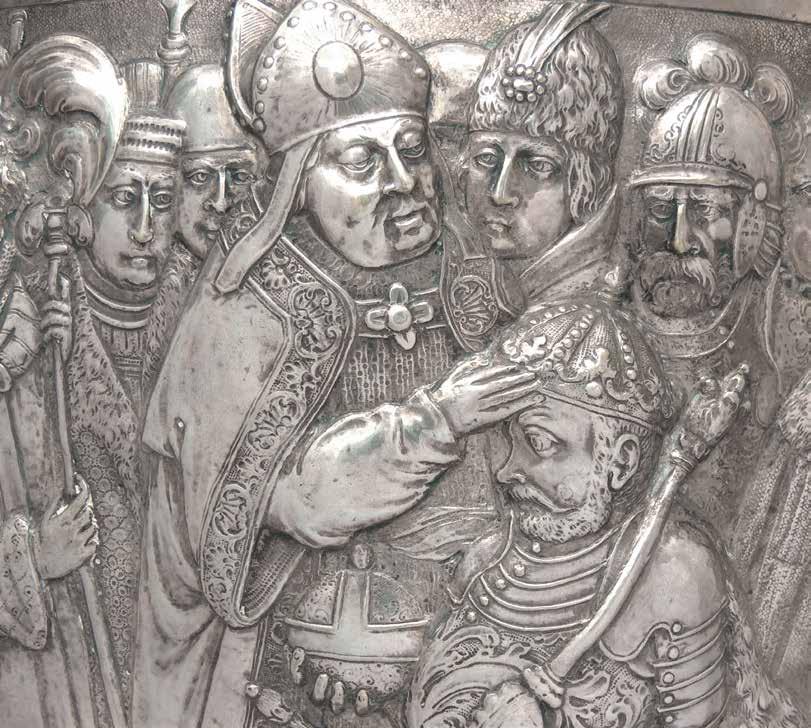 fragment poz. 51: Waza srebrna ze sceną koronacji Stefana Batorego, l. 70. XIX w.