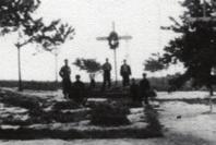 Aus dem Panzer, sprangen dunkelhäutige Soldaten, Angehörige der Amerikanischen Armee heraus. Der Vorgesetzte erklärte uns, dass wir jetzt frei sind.