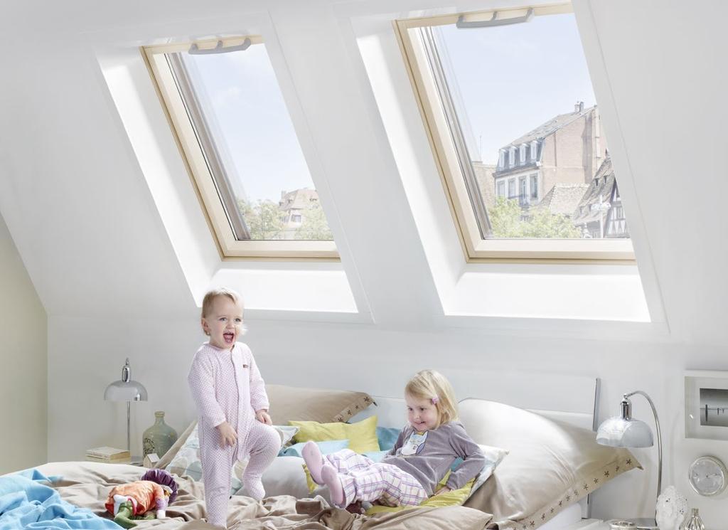 Okna dachowe Handwerk Okna obrotowe RotoQ-4 H2S S1 RotoQ-4 W2S S1 Drewno Drewno białe powłoka High-Res + wysoka energooszczędność już w standardzie, to optymalna temperatura w domu i niższe rachunki