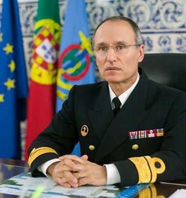 Po ukończeniu Akademii w 1984 roku, pełnił służbę na różnych stanowiskach we flocie Portugalii, sztabach, jako Kapitan portu Lizbona, ostatnio na