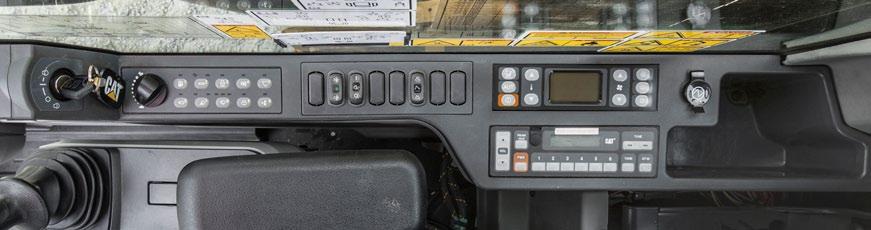 Cicha i bezpieczna kabina Kabina wpływa na komfort pracy dzięki specjalnym, elastycznym elementom mocującym oraz specjalnej podsufitce i uszczelnieniu kabiny tłumiącym hałas i drgania.