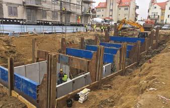 płycie płetwy. Weryfikujący obliczenia opisu materiałowego poszczególnych warstw gruntowych dokonał przy zastosowaniu sprężystoplastycznego modelu Mohra-Coulomba (tabela 1).