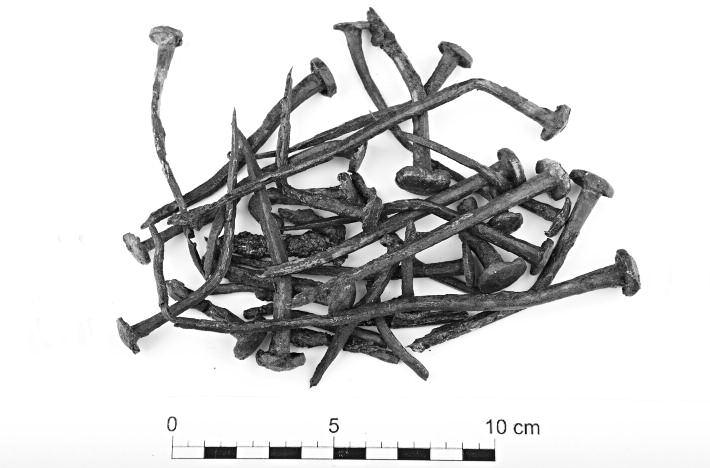 ToMASz KoWAL Fig. 4. Golden ring with an image of Artemis (Photo P. Kajak). Ryc. 4. złoty pierścień z wizerunkiem Artemidy. The most spectacular discovery of the current campaign is a gold ring (Fig.