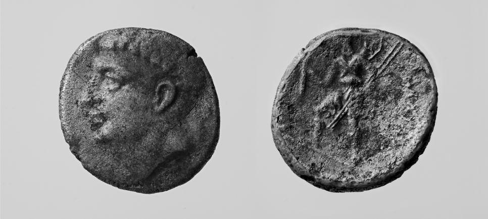 RISAN, MoNTENEGRo. EXCAvATIoNS IN 2011 Fig. 6. Silver coin (subaeratus) with the image of King Ballaios, obverse and reverse (Photo M. dąbski). Ryc. 6. Awers i rewers srebrnej monety (subaeratus) z wizerunkiem króla Ballaiosa.