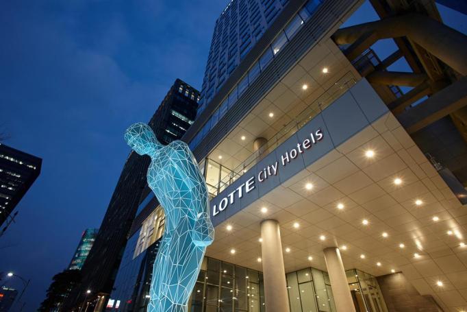 Zakwaterowanie w Seulu Hotel: LOTTE CITY HOTEL MYEONGDONG**** Położenie: Hotel zlokalizowany jest pomiędzy Myeongdong (biznesową i sklepową częścią Seulu) a Cheonggyecheon (oazą przedmieści).