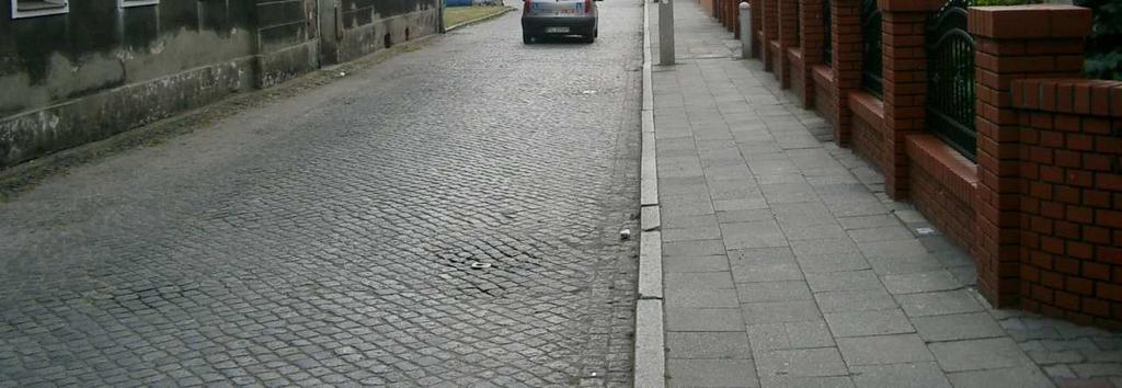 4 dociągnięcie miejsc parkingowych do samego skrzyŝowania), - dobudowanie i zmianę organizacji parkowania na pl. Komeńskiego (6.5, rys. 5.