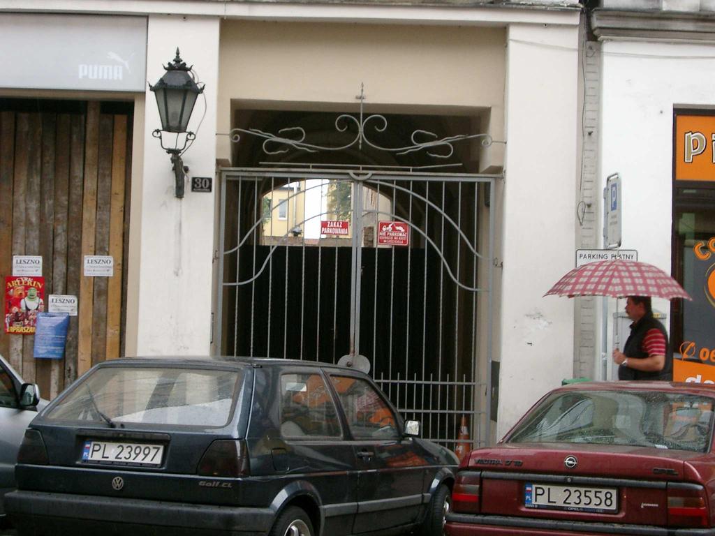 ZauwaŜalna jest równieŝ duŝa liczba samochodów z wykupionym abonamentem, sięgająca