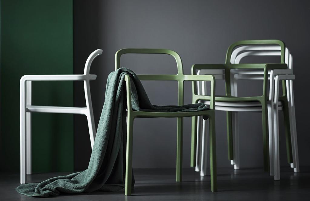 PH146028 YPPERLIG krzesło z podłokietnikami 199,-/szt. Piękno prostoty W październiku IKEA wprowadza na rynek najnowszy efekt współpracy z duńską firmą projektową HAY.