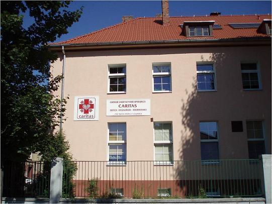 4 Środowiskowy Dom Samopomocy Caritas w Pile Prowadzenie przez powiat pilski Środowiskowego Domu Samopomocy w Pile zgodnie z art. 20 ust. 1 pkt 2 ustawy z dnia 12 marca 2004 r.