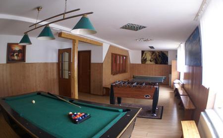 4 dni na stoku po 5h z instruktorem? dojazd na stok? ZAJĘCIA NA BASENIE (MIN. 4 RAZY W TURNUSIE )?