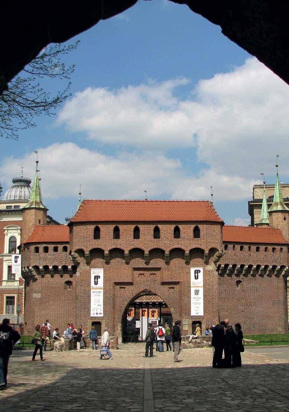 Również od wezwania tego kościoła Kazimierz Wielki dokonując formalnej lokacji miasta w 1366 nadał mu nazwę Florencja.