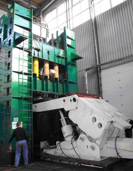 PROJEKTOWANIE I BADANIA Modernizacja stanowiska badawczego Laboratorium Badań Instytutu Techniki Górniczej KOMAG dr inż. Włodzimierz Madejczyk mgr inż. Hubert Niesyto mgr inż.
