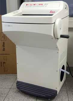 5. Konfiguracja urządzenia 3 21 5 6 1 7 1 Kriostat CM1520 2 Rurka spustowa 3 Panel sterowania 1 4 Panel sterowania pole 2 5 Półka przechowywania, lewa 6 Półka