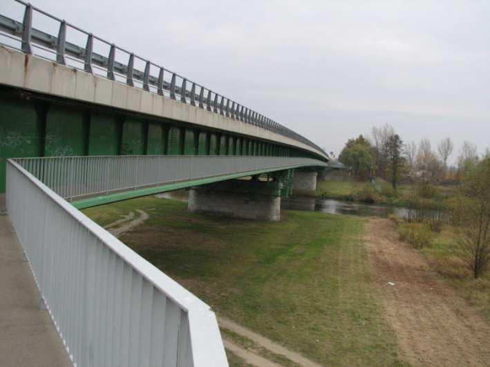 Istniejący most nad rzeką Wieprz Obsługa terenów sąsiadujących z drogą ekspresową Przekrój podłużny projektowanej estakady nad rzeka Wieprz Wszystkie położone w obszarze inwestycji działki, które