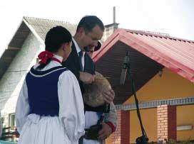 Uroczystości w myśl wielowiekowej polskiej tradycji, rozpoczęła uroczysta Msza św. w kościele parafialnym w Rzepienniku Biskupim.