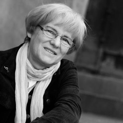 Najbardziej kontrowersyjna była dla mnie w tym utworze pierwsza część, gdzie odniosłem wrażenie, iż nowoczesne środki wyrazu są wykorzystane jako akompaniament do stosunkowo prostej linii melodycznej.