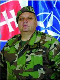 STRATEGICKÉ HODNOTENIE OBRANY V KONTEXTE OZBROJENÝCH SÍL SLOVENSKEJ REPUBLIKY generálporu ík Ing. Jaroslav VÝVLEK 2.
