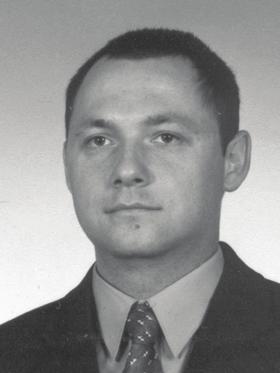 Grzegorz SIEKLUCKI, Rajmund SYKULSKI, Barbara BISZTYGA, Tadeusz ORZECHOWSKI, Anoni ZDROJEWSKI ŒLIZGOWY OBSERWATOR PRÊDKOŒCI K TOWEJ NAPÊDU PR DU STA EGO Grzegorz SIEKLUCKI Urodzi³ siê 2 luego 972