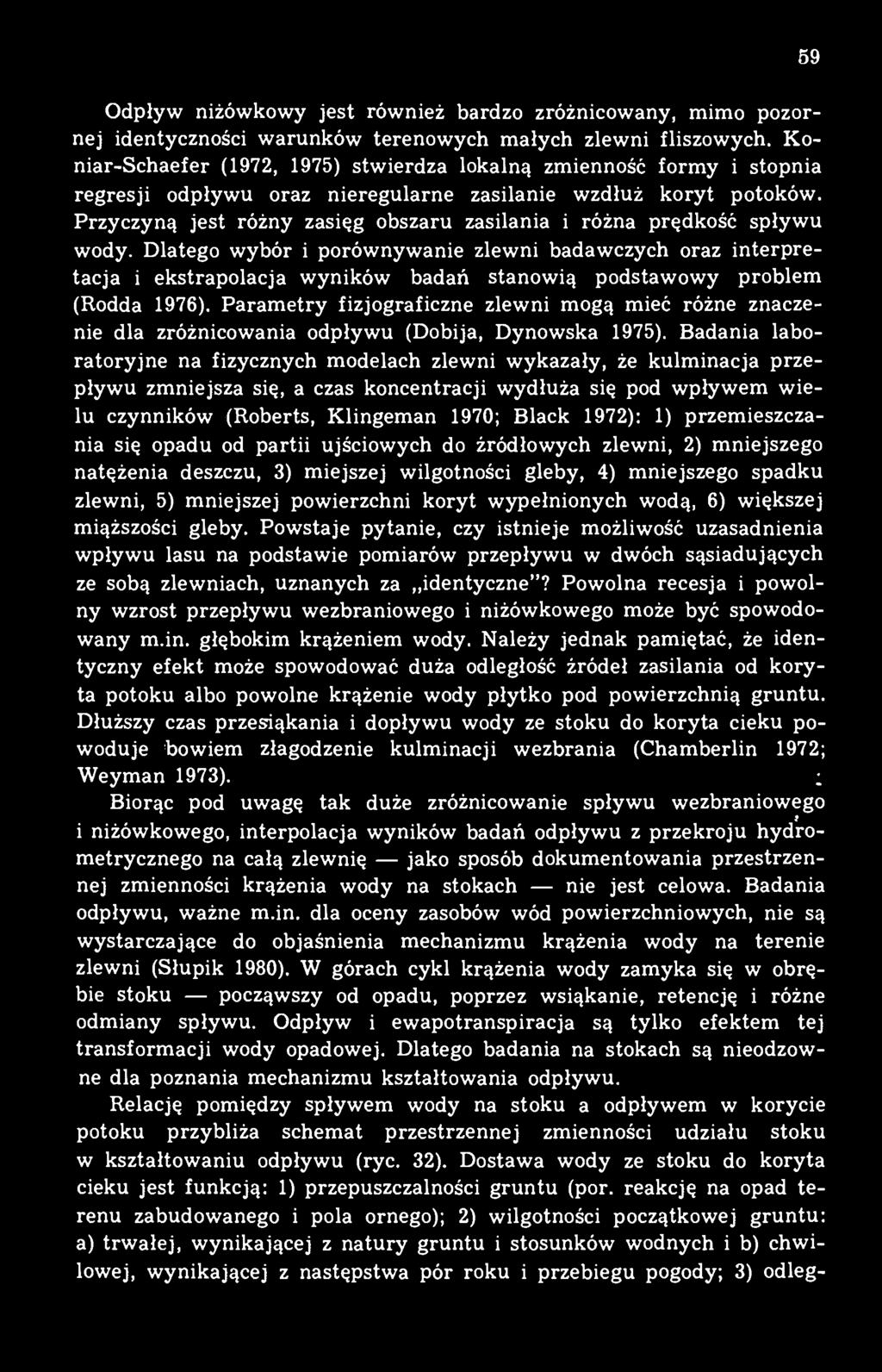 Przyczyną jest różny zasięg obszaru zasilania i różna prędkość spływu wody.