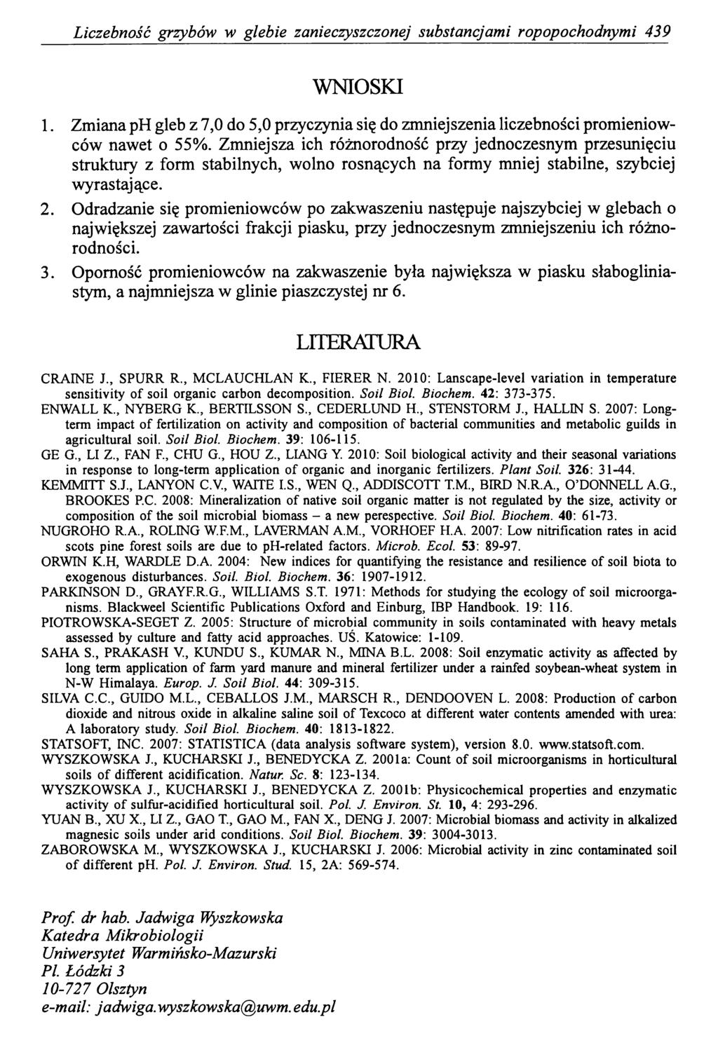 Liczebność grzybów w glebie zanieczyszczonej substancjami ropopochodnymi 439 WNIOSKI 1. Zmiana ph gleb z 7,0 do 5,0 przyczynia się do zmniejszenia liczebności promieniowców nawet o 55%.