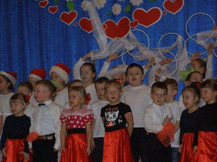 XII BAL POKOLEŃ 11 lutego już po raz 12 odbył się Bal Pokoleń uroczystość przygotowana przez przedszkolaki oraz uczniów klas II i III dla swoich dziadków z okazji Dnia Babci i Dnia Dziadka.