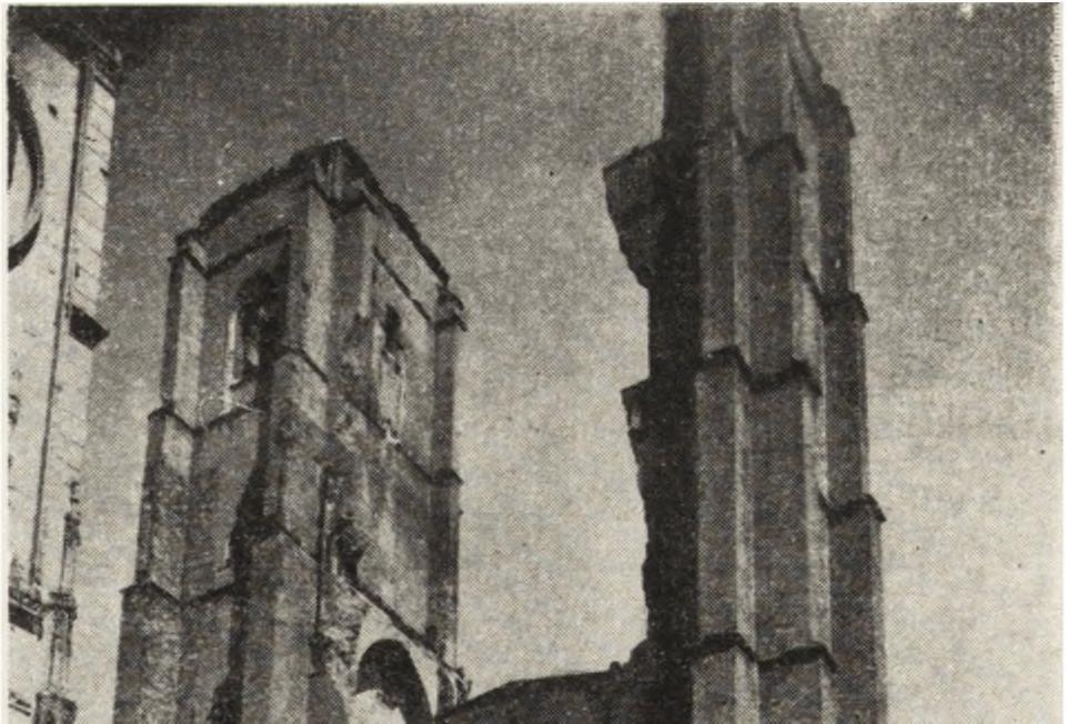 Kontynuow ane w ram ach powyższej akcji prace konserw atorskie w kościele p arafialnym w Krościenku pow Nowy T arg przyniosły dalsze poważne odkrycia fragm entów polichromii z w.