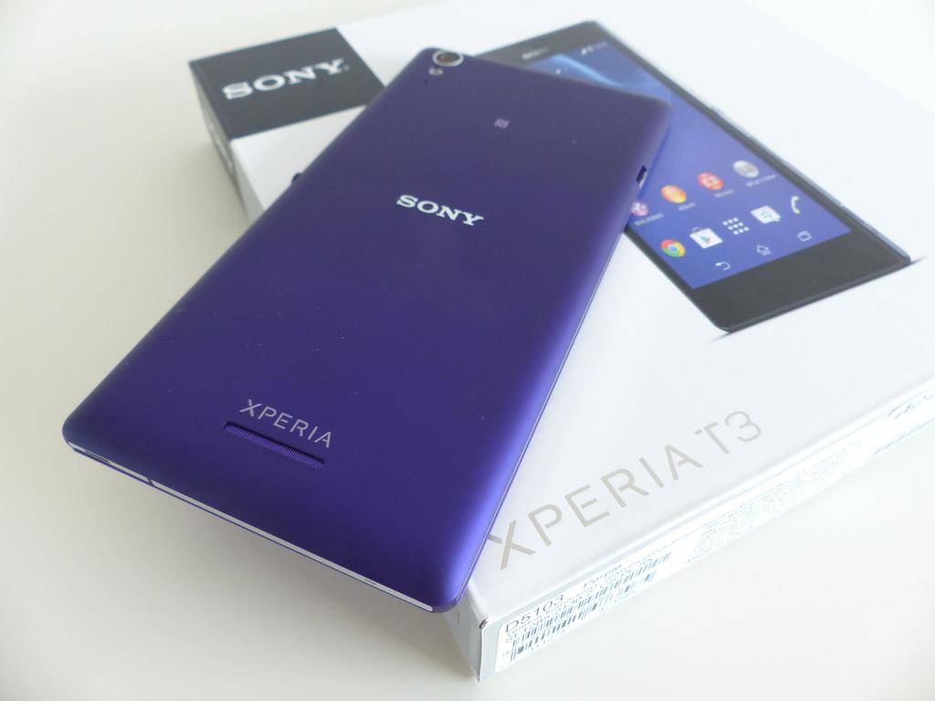 Obudowa ocena 5 Sony Xperia T3 to subiektywnie jeden z najbardziej eleganckich smartfonów. Urządzenie pomimo sporego rozmiaru nie jest zwaliste. Grubość T3 to zaledwie 7 mm.