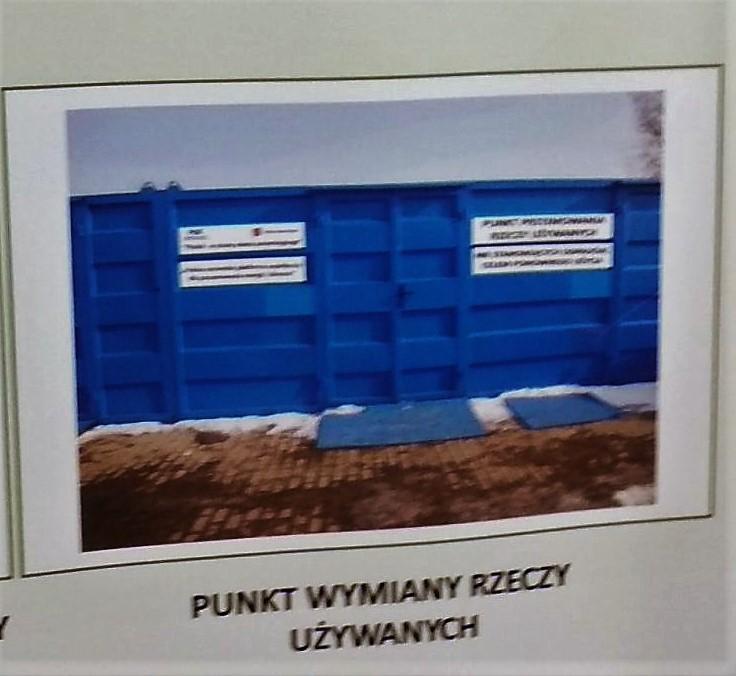 Od namiotu w Esval Miljopark do punktu w Płońsku W PSZOK-u w Płońsku prowadzonym przez PGK w Płońsku Sp. z o.o. powstał punkt wymiany rzeczy używanych. Można w nim zostawić np.