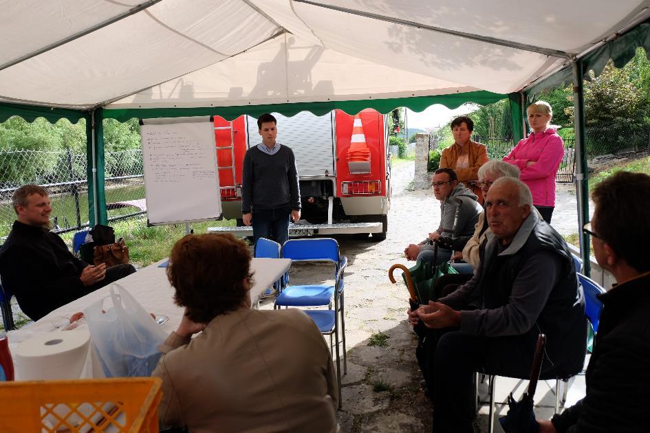 103 Spotkanie 19 czerwca 2015 roku Warsztaty z mieszkańcami Podzamcza Uczestnicy: mieszkańcy i lokalni liderzy (ok. 15 osób) Miejsce: przystań przy ul.