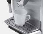 Przy nalewaniu 2 fi li anek, urz dzenie nalewa pierwsz kaw i przerywa na krótko nalewanie, by zmieli drug porcj kawy. Nalewanie kawy zostaje wznowione i doko czone.