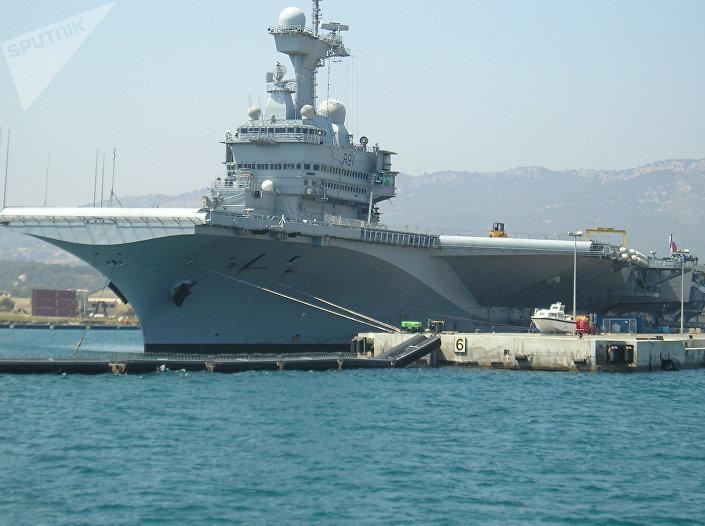 Charles de Gaulle (Francja) Okręt flagowy Marynarki Wojennej Francji lotniskowiec Charles de Gaulle jest pierwszym nawodnym okrętem wojennym republiki z napędem atomowym.