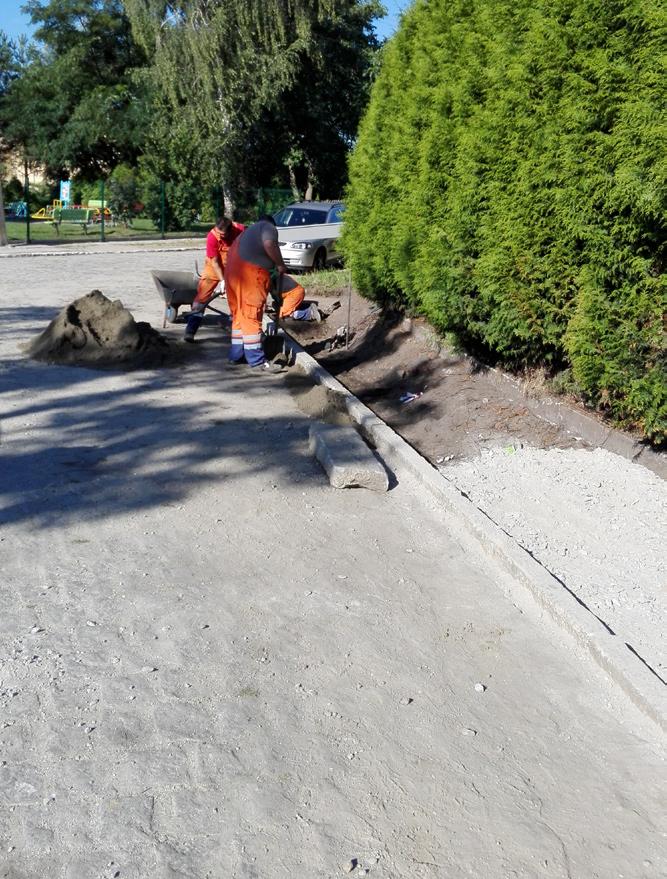 wsie Obecnie Osiedle zasilane jest w wodę z wodociągu wiejskiego przebiegającego przez teren zakładu JARO S.A Nowy wodociąg Firma Instalbud z Legnicy zrealizuje zadanie pn.