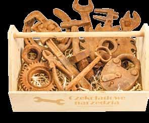 klucz francuski duży - młotek - kluczyk - piła - kłódka - drewniana