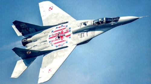 Ma?y Modelarz : MM 789/2013 Szczegó?y produktu Samolot my?liwski MiG29 MiG29 o numerze bocznym 56 z wizerunkiem na statecznikach pp?k. pil. Mariana Pisarka, s?ynnego pilota Dywizjonu 303.