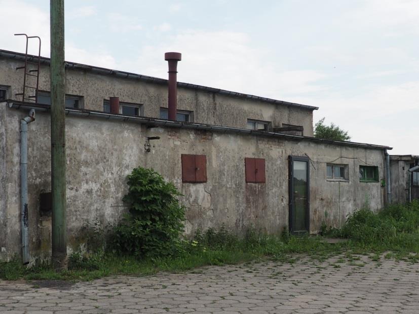 Łasińskiego (Zamkowego). Mieszkańcy zgłaszają potrzebę podłączenia pozostałych budynków do kanalizacji lub budowy przydomowych oczyszczalni ścieków.
