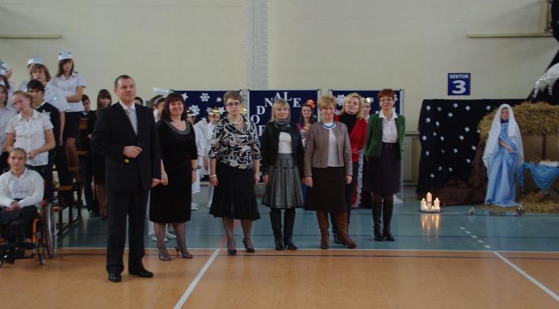 Szkolną wigilię zakończyły życzenia, które w imieniu wszystkich uczniów złożyli przedstawiciele Samorządu Uczniowskiego.