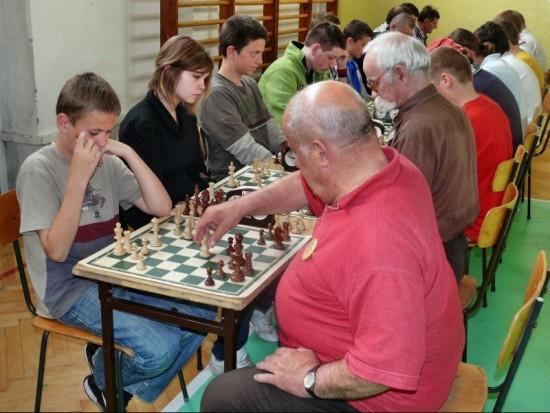 miesiąc później, w dniu 29 maja na VIII Międzynarodowy Turniej Szachowy o