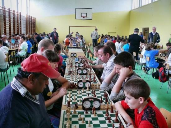 6-cioro gimnazjalistów - uczestników projektu: Adrian Krawiec, Izabela