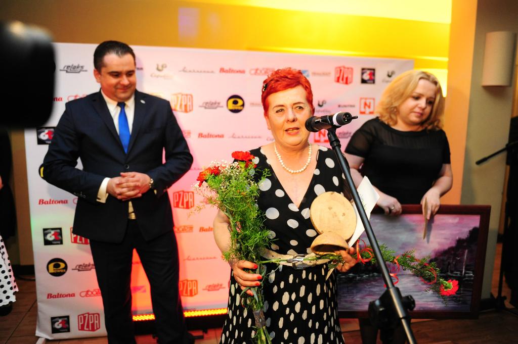 Zwycięzca kategorii Animator: Marina Poraj (tytuł odbiera prezes Urszula Grzywacz) ZŁOTY TYTUŁ MECENASA KULTURY: W tym roku decyzją Wójta Gminy Poraj oraz Dyrektor GOK po raz kolejny został przyznany