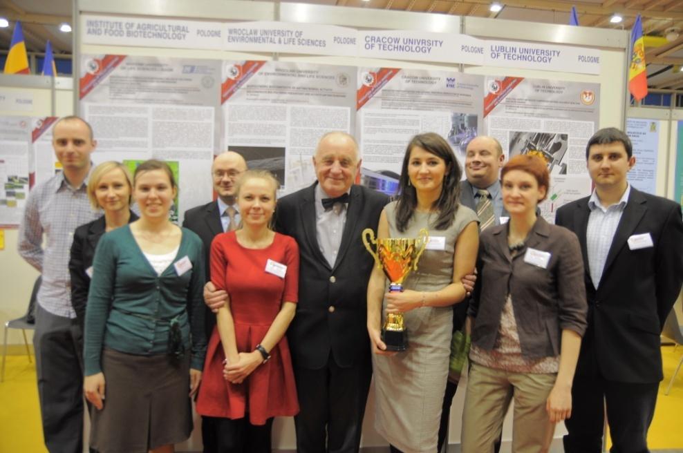 40. MIĘDZYNARODOWA WYSTAWA WYNALAZKÓW W GENEWIE Wysoki poziom wynalazków zaprezentowanych przez naszych Laureatów potwierdziło również Jury wystawy przyznając im wszystkim medale: dwa