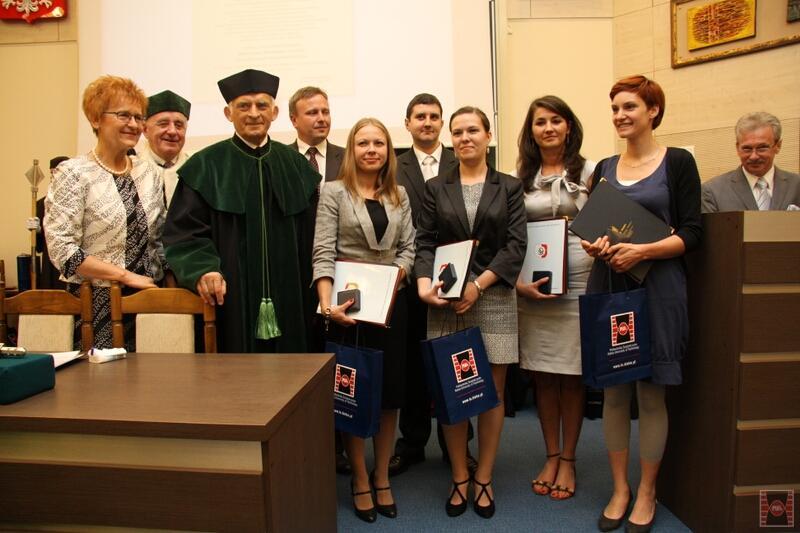 WRĘCZENIE DYPLOMÓW I NAGRÓD Dyplomy i nagrody Konkursu Student-Wynalazca zostały wręczone