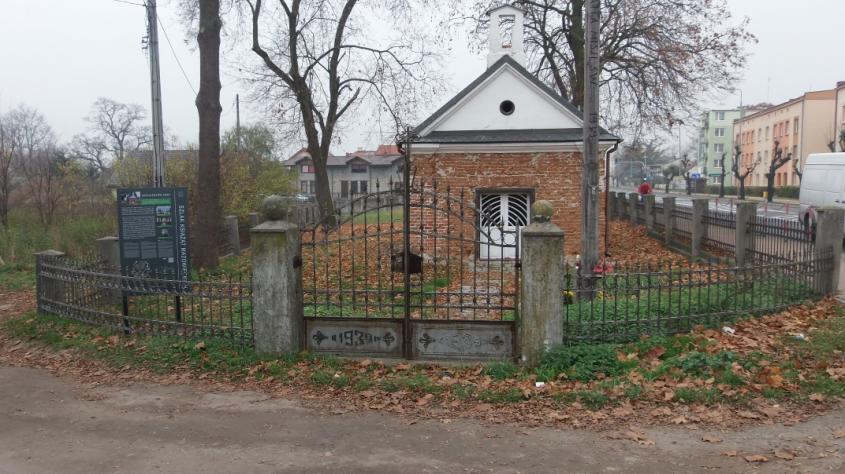 Cmentarz choleryczny przy ul. Wojska Polskiego Zwoleniu Cmentarz choleryczny w Zwoleniu został założony w 1854 roku na terenie dawnych zabudowań szpitalnych.