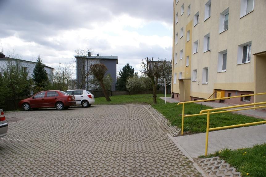 5.8 DOJAZD NA PLAC BUDOWY Dojazd do placu budowy planuje się osiedlową drogą wewnętrzną. Wjazd od ulicy Powstania Śląskiego. Fot. Dojazd na plac budowy. Źródło: autor opracowania 5.