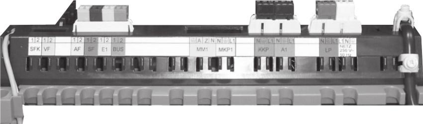 Montaż / prace elektryczne Montaż Podczas montażu regulacji należy przestrzegać, by kapilary czujników nie były załamane lub skręcone. Przewodów sterowniczych nie należy układać razem z sieciowymi.