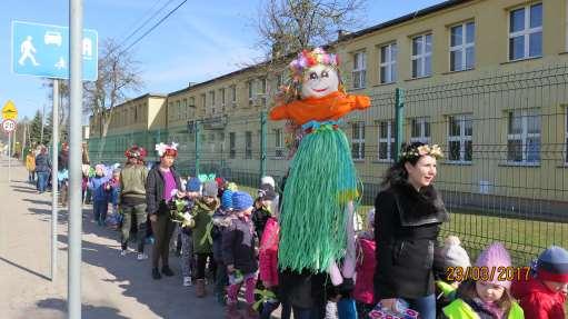 Wiosenny pochód Na przywitanie wiosny przygotowywaliśmy się od dawna.