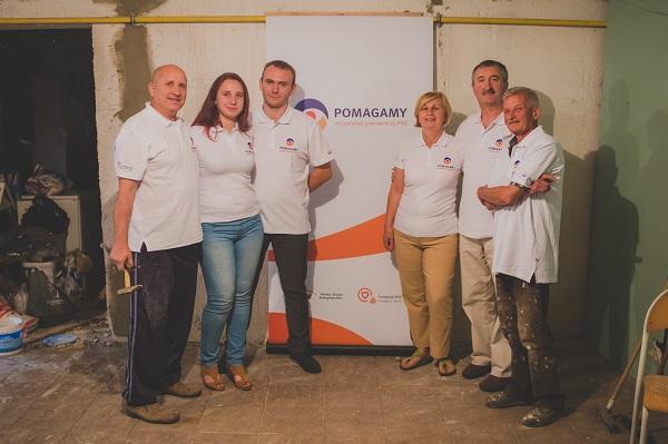 Z Ośrodka korzystają też seniorzy, którzy mogą tam uczestniczyć w ciekawych zajęciach. Wolontariusze PGE postanowili odnowić kuchnię oraz aneks kuchenny, z których korzystają podopieczni Ośrodka.