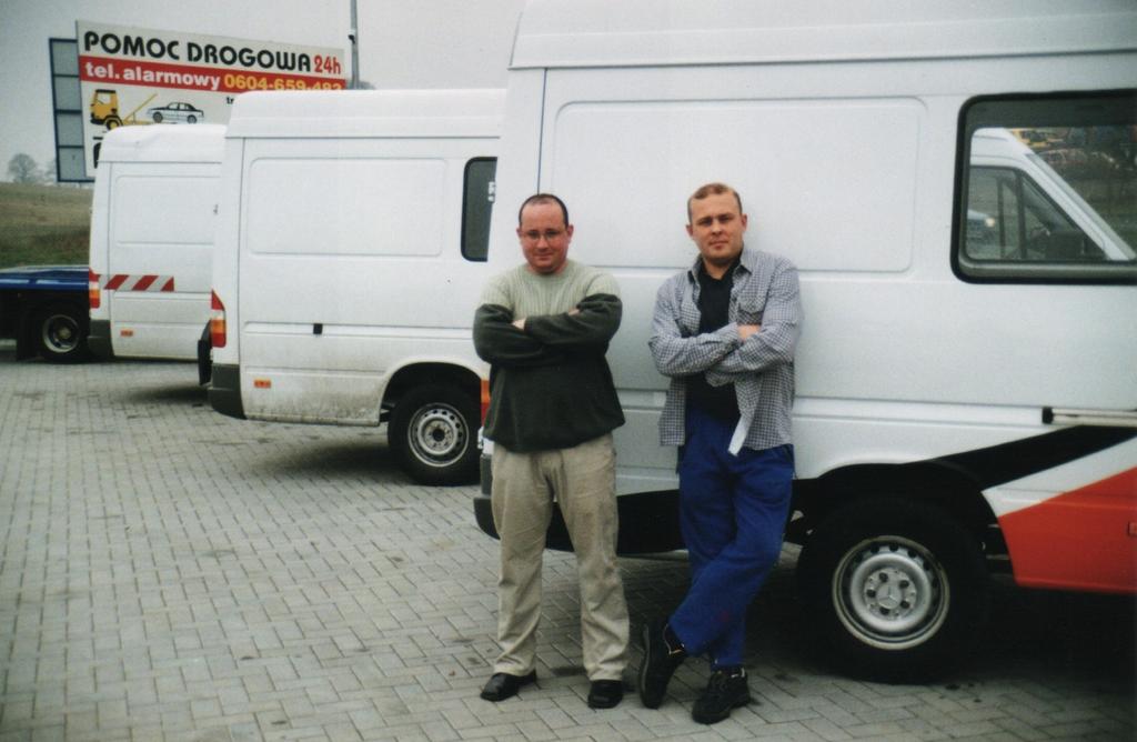 Historia cd. W 2000 roku Marek Truszkowski wspólnie z kolegą Piotrem Cierzniewskim tworzą firmę M&P AUTO CUBY.