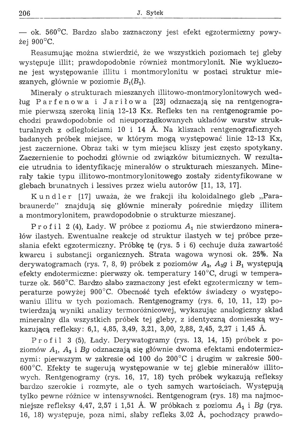 206 J. Sytek ок. 560 С. Bardzo słabo zaznaczony jest efekt egzoterm iczny pow y żej 900 C.
