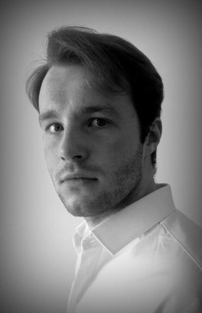 Uczestniczył w wielu kursach pianistycznych, prowadzonych m.in.