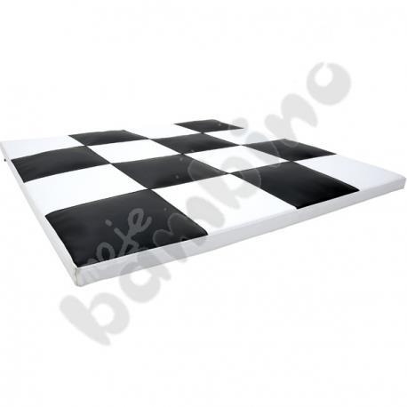 Mata piankowa Mata piankowaszachownica w kontrastowych kolorach: czarnym i białym, z nadrukowanym wzorem szachownicy.